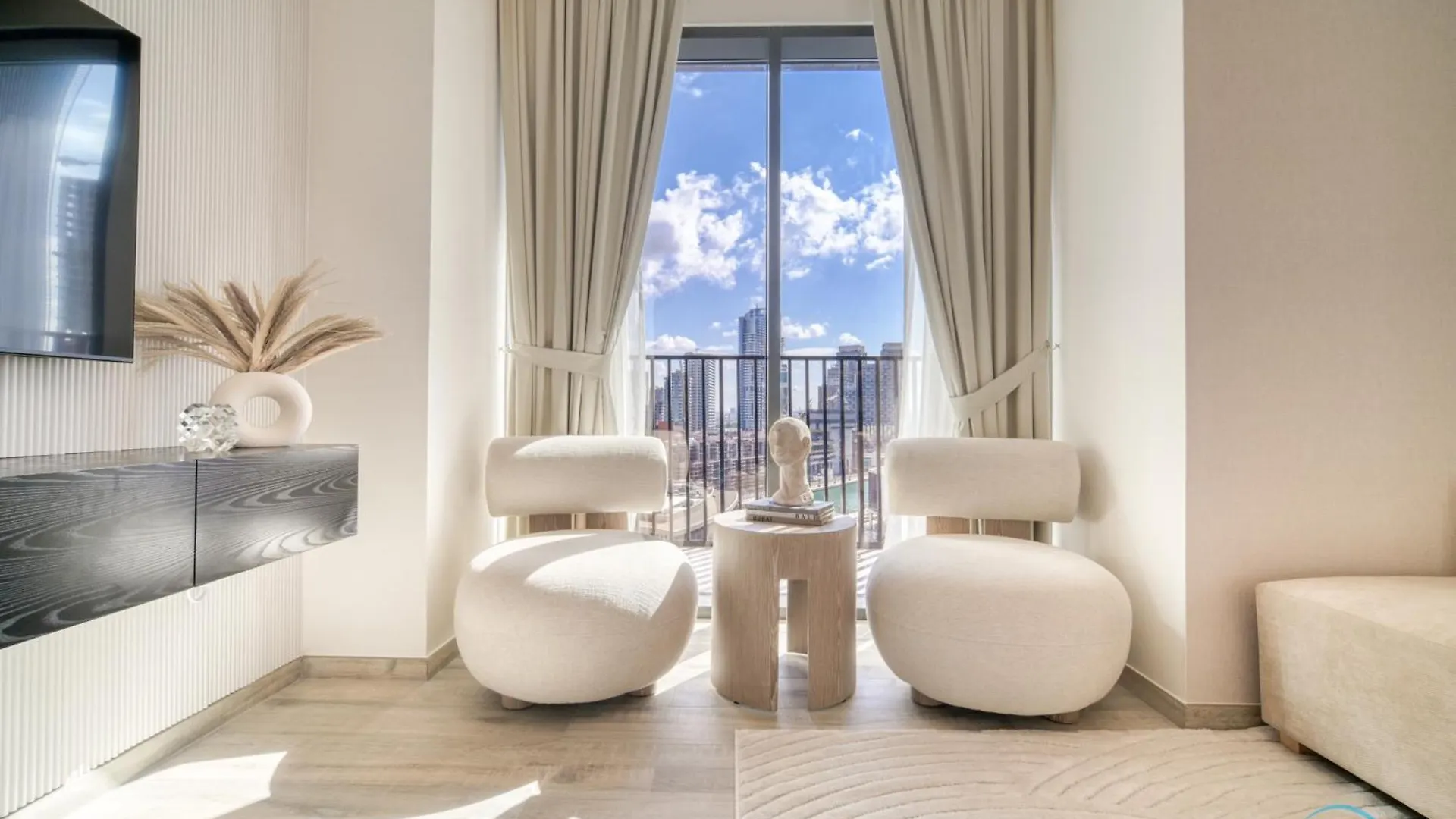 Welcoming 1Br Apartment In Ahad Residences Business Bay By Deluxe Holiday Homes Dubai