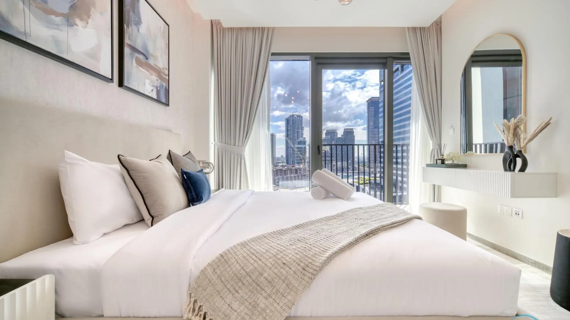 Welcoming 1Br Apartment In Ahad Residences Business Bay By Deluxe Holiday Homes Dubai